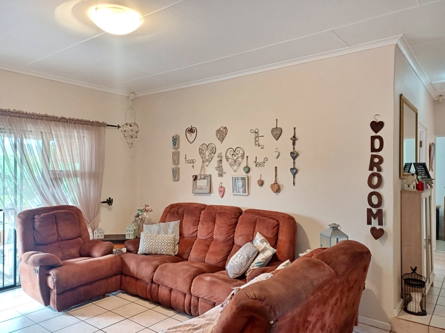 3 Bedroom Property for Sale in Fraaiuitsig Western Cape
